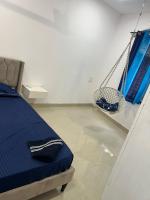 Room with tub n hammock near sea - B&B Bombay