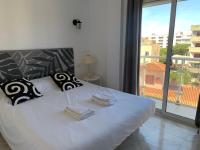 Beachfront apartment with panoramic sea views - B&B Rosas