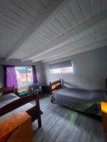 Cama individual en habitación compartida mixta