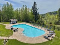 North Shore ski-in/ski-out loft with hot tub - Chambres d'hôtes Lutsen