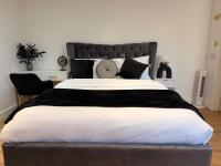 Gatwick LUXURY STUDIO FLAT - Chambres d'hôtes Crawley