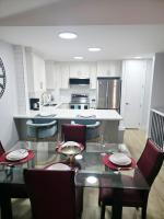 Sleek Family Friendly Home near WEM - B&B Edmonton