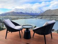 Brand New Skyline Lakeview Retreat by Peakhost - B&B Distretto di Queenstown