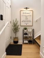 Modern 2BR Retreat-Near WEM - Workspace & Privacy - B&B Edmonton