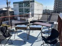 10minute walk from Gifu Station Private parking available for up to 2 cars Accommodates 18 people6 bedrooms Rooftop BBQ - Chambres d'hôtes Gifu