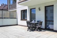 Turquoise Apartment in Cracow with Large Terrace by Noclegi Renters - B&B Cracovia