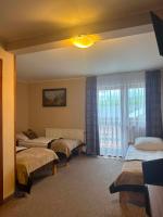 Dreibettzimmer mit Bergblick