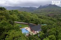 StayVista at Milestone Villa with Pool, Mountain View - Ferienwohnung Khopoli