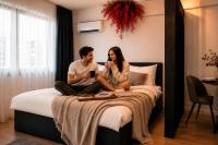 The Essence - Luxe Studio by Blvd 8B7 - Free Parking - Bed and Breakfast Voluntari