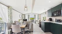 Bumblebee - 2 Bedroom Lodge - Manorbier - B&B Tenby