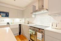 Newly Refurbished 2BD Flat - Wimbledon Village! - Ferienwohnung London