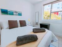 Stunning Bay Views on Simons Town Mountainside - B&B Cape Town