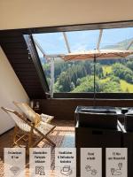 Ferienwohnung mit Ausblick Dachterrasse ideal für Paare und Hund direkt am Wanderweg 15 min zum Wasserfall und Hängebrücke - Bed and Breakfast Todtnau