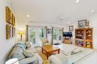 Dog-friendly home near the beach with spacious living area porch & sundeck - B&B Port Saint Joe