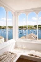 Breathtaking High Street Townhouse With Stunning Sea Views at 'The Old Fishermans Townhouse' - B&B Falmouth