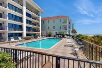 Cozy Gulf-front home with 2 beach chairs - short distance to entertainment - B&B Destin