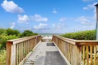 Cozy Gulf-front home with 2 beach chairs - short distance to entertainment - B&B Destin
