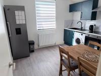 Great corporate-families 3 bedroom newly renovated - B&B Watford