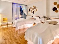 Luxury Skyline Apartment- Resort-Style Pool , Gym & Game Room - Bed and Breakfast Fort Myers