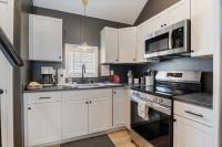 Pelican Cliff Cottage - Tiny Home at Hampton Beach - Bed and Breakfast Hampton