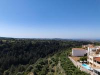 Ilys Home, a Country-chic Retreat with Pool & BBQ, By ThinkVilla - B&B Margarítai