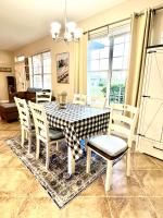 Pet Paradise Near the Beach - Bed and Breakfast Palm Coast