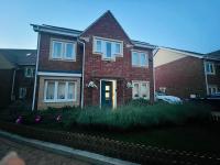 The Trinity - Double Bed Suite 2 with Study and Ensuite - B&B High Wycombe