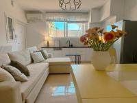 Whitealcyone Fit & Zen Apartment - B&B Loutsa