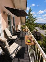 Design Lodge nahe Cochem mit Balkon - für bis zu 4 Personen -95 qm - Eifel-Mosel Lounge - B&B Greimersburg