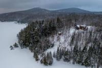 Secluded 3-bedroom log home that borders VT state park - Ferienwohnung Hyde Park