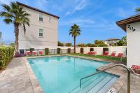 Beautiful White Coral Chateau - B&B Destin