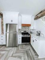 Park St Retreat- Waterfalls, Hiking & Hot Tub - B&B Ishpeming
