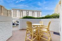 Beautiful resort condo with a shared pool hot tub tennis gym & beach access - B&B Destin