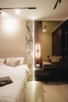 Deluxe One-Bedroom Apartment