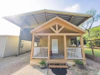 Magnolia Creek Haus on River Road - B&B New Braunfels