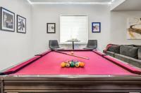 Modern Elegance - Pool Table - Walkable Area - B&B Aurora