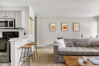Chic Condo - King Bed - Patio, Hot Tub, Free Bus - B&B Steamboat Springs