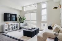 Fifty Shapes of Modern - Skyline Loft - Zuni Lofts - Bed and Breakfast Denver