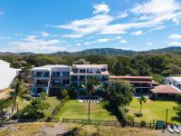 Beachfront Penthouse with Panoramic Ocean Views - B&B Playa Flamingo