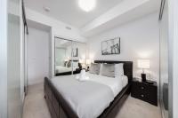 Charming 1BR Downtown Condo with Lakeview Balcony - Chambres d'hôtes Toronto