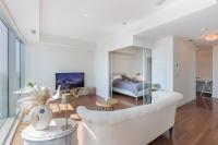 1BR Sky-High Lakeview Condo plus Parking In Downtown - Ferienwohnung Toronto