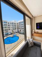 Modern 2BR with Pool View at Agadir Bay Prime Spot - B&B Agadir
