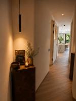 SalvatoreHomes - Casa Jasmina - Ultra Luxury Apartment in the Heart of Bardolino with Dream Garden & Direct Infinity Pool Access - Ferienwohnung Bardolino