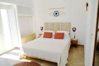 Queen Room with Partial Sea view 