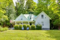 'Lil Red Hen' Cottage in the Boone Area w/ Hot Tub - Chambres d'hôtes West Jefferson