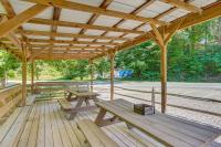 3 Mi to Lake Santeetlah! Rustic Apt w/ Decks - B&B Robbinsville