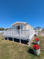 Pet friendly holiday home with wrap around deck at Durdledoor Holiday Park - B&B West Lulworth