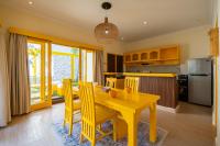 Villa Yellow Stone 2 - B&B Seminyak