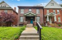 Hartford 5BR Family Home with Games BBQ Grill and Firepit - Chambres d'hôtes Saint-Louis