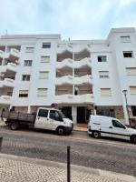 Apartment with Balcony - 5 min Walk to the Beach & Restaurants - Chambres d'hôtes Senhora da Luz